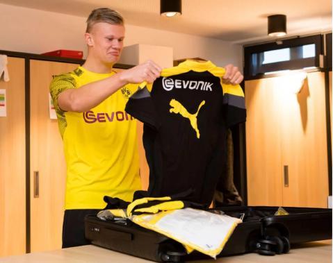 杨晨对话施拉普纳：中国球员不该只为钱踢球，留洋从乙级开始（杨晨与施拉普纳对谈：中国球员别唯钱论，留洋不妨从乙级联赛起步）