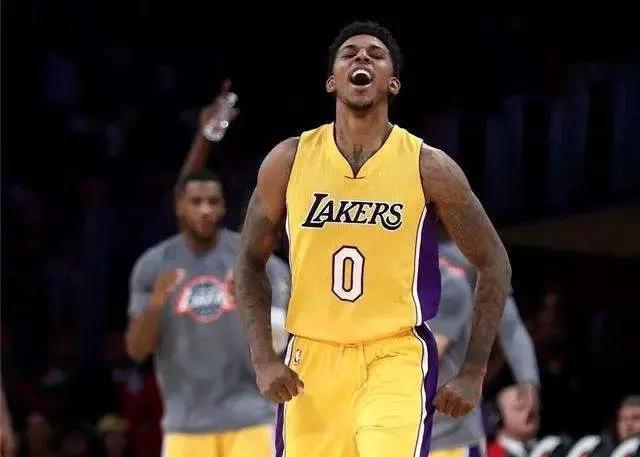 总价超百万!国羽世界冠军夫妇一周连办三场婚礼,将合体登跨年晚会（一周三场婚礼耗资逾百万元，国羽世界冠军伉俪将携手亮相跨年晚会）