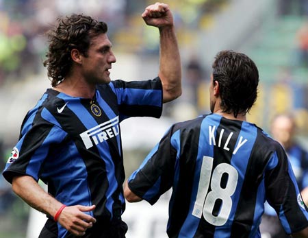 他是这队最稳的那个人（他是这支队伍最可靠的存在）