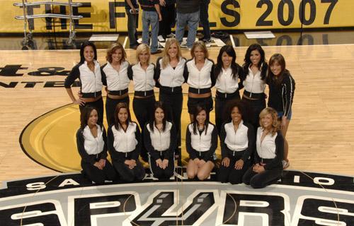 意媒：国米派球探考察卡普里莱，卡利亚里要价约2000万欧（意大利媒体：国米派出球探考察卡普里莱，卡利亚里标价约2000万欧元）