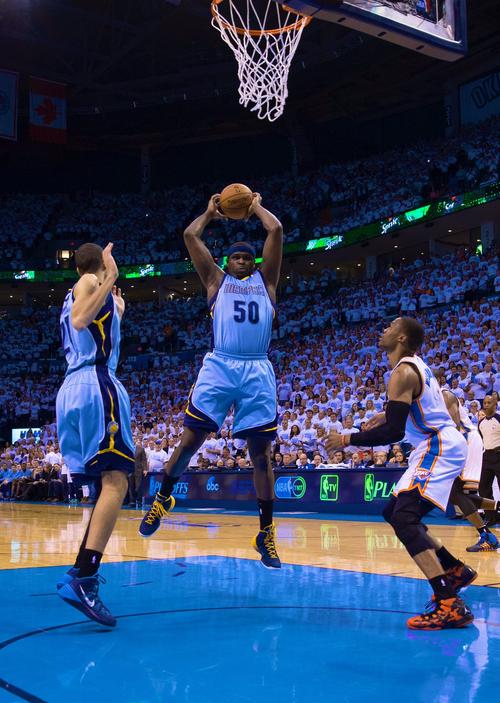 斯基拉：拜仁正与格纳布里商谈续约至2028年，含2029年选项（斯基拉：拜仁与格纳布里就续约进行谈判，合同至2028且含2029年选项）