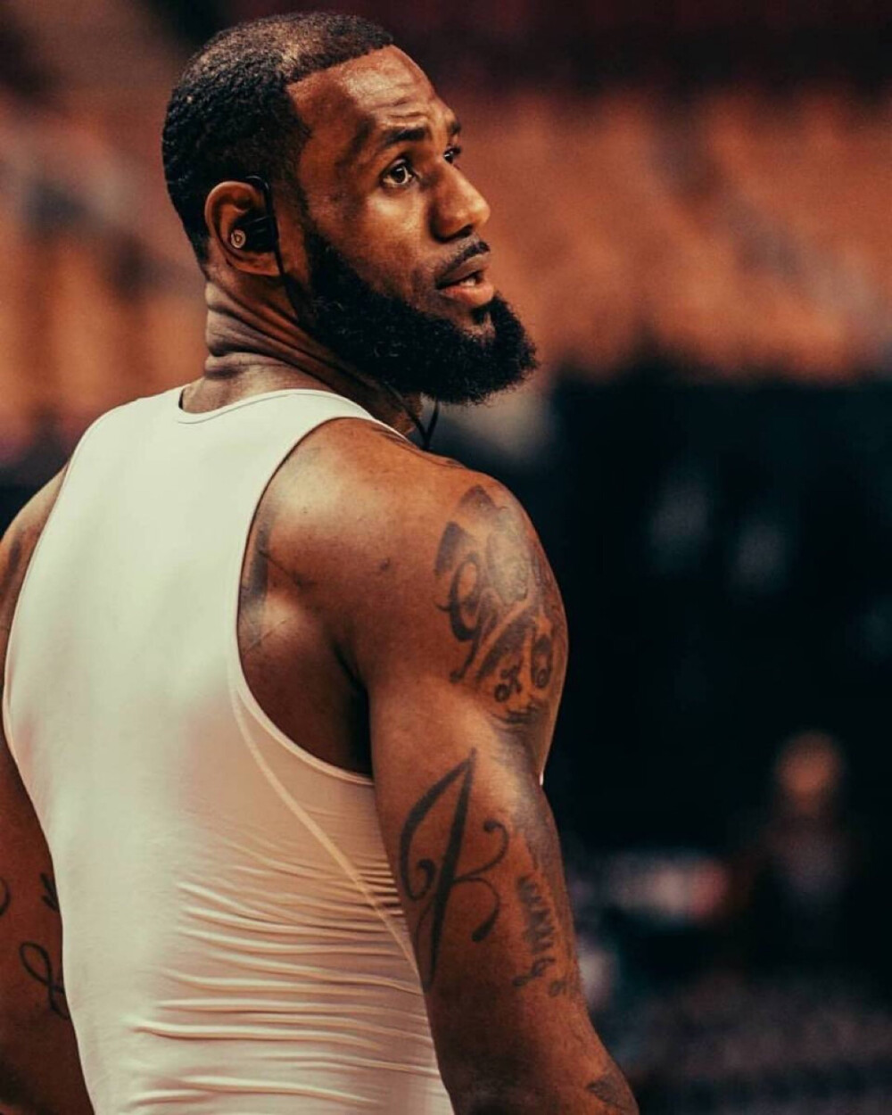 阿贾克斯官方：将彻查燃放烟花的肇事者，并采取适当措施（阿贾克斯官方：将严查违规燃放烟花者并采取后续措施）