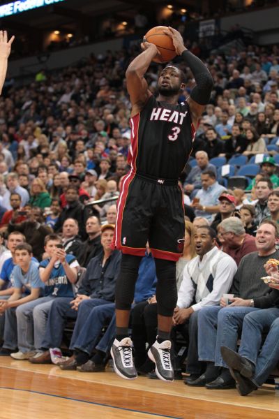 篮球火箭外线手感回暖，赢球势头增强（火箭外线复苏，胜势愈盛）