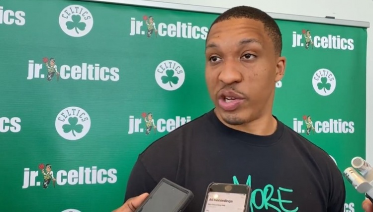 王钰栋新经纪公司：曾代理莱万、拜尔，旗下球员多在德国、瑞士踢球（王钰栋签约新经纪公司：曾代理莱万、拜尔，客户多在德国与瑞士联赛效力）